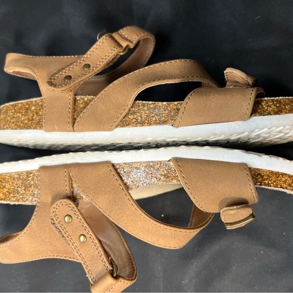 True by Baretraps Tan Sandals Size 6 - Picture 4 of 6